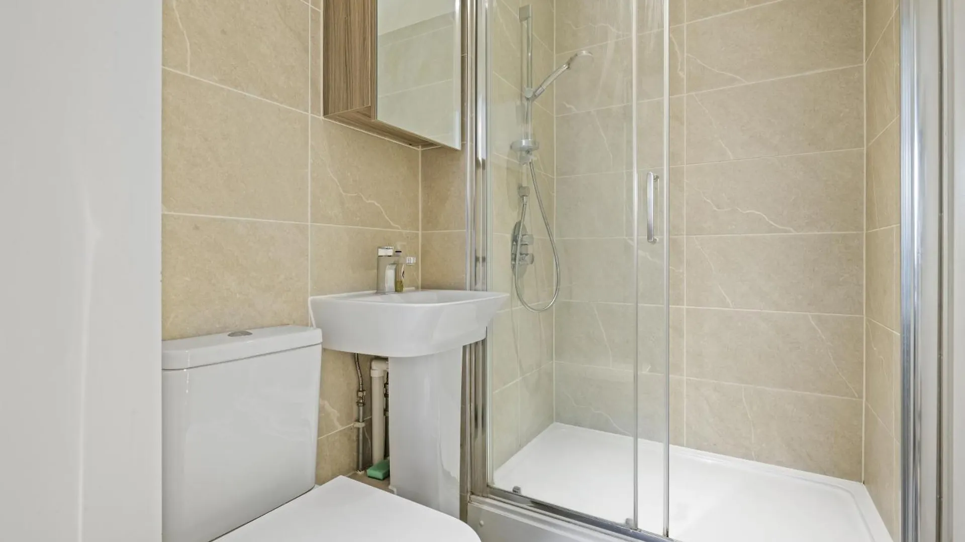 Canning Town 2 Bed Apartment London