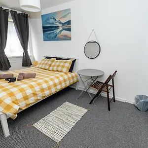 In Mile End Homestay